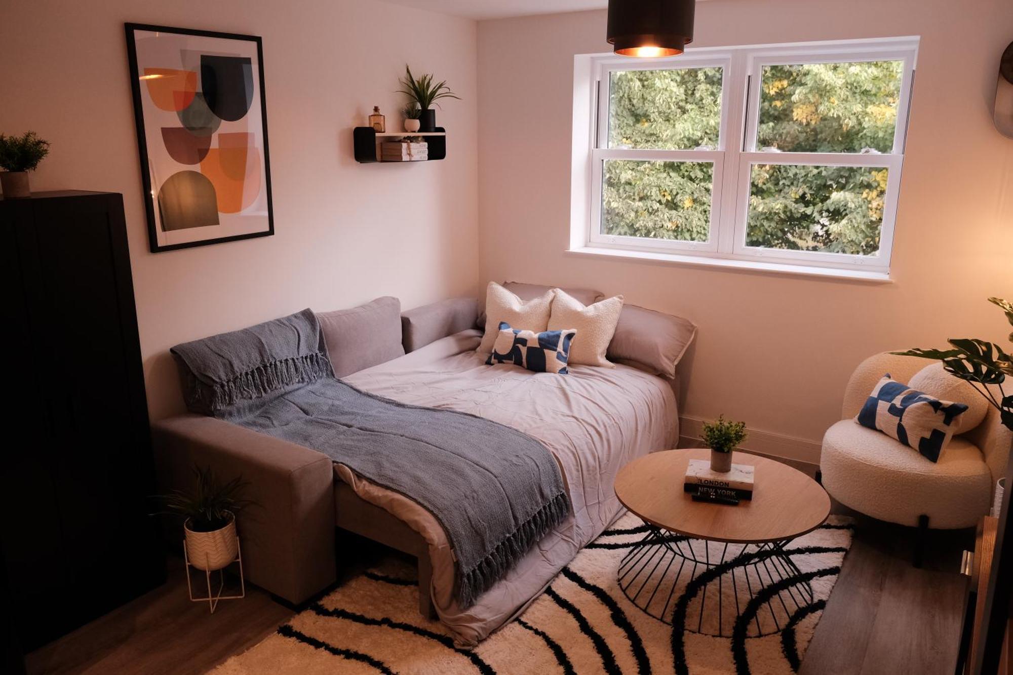 Stylish Luxury Sleeps 4 -