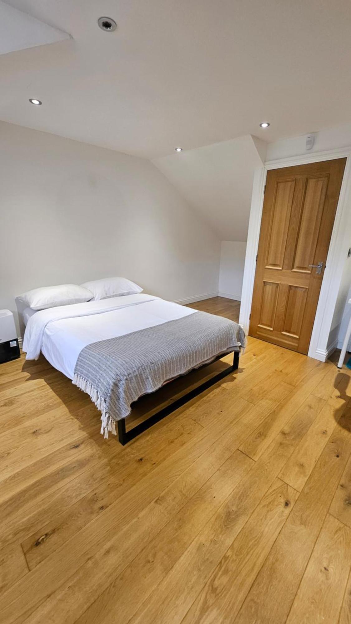 Quiet Getaway With Driveway Free Parking 10 Minutes Drive From Cruise Terminal