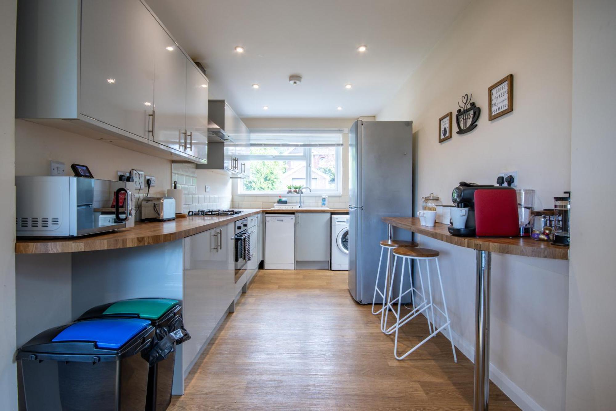 Detached House, Amazing Views, Driveway Parking * Southampton