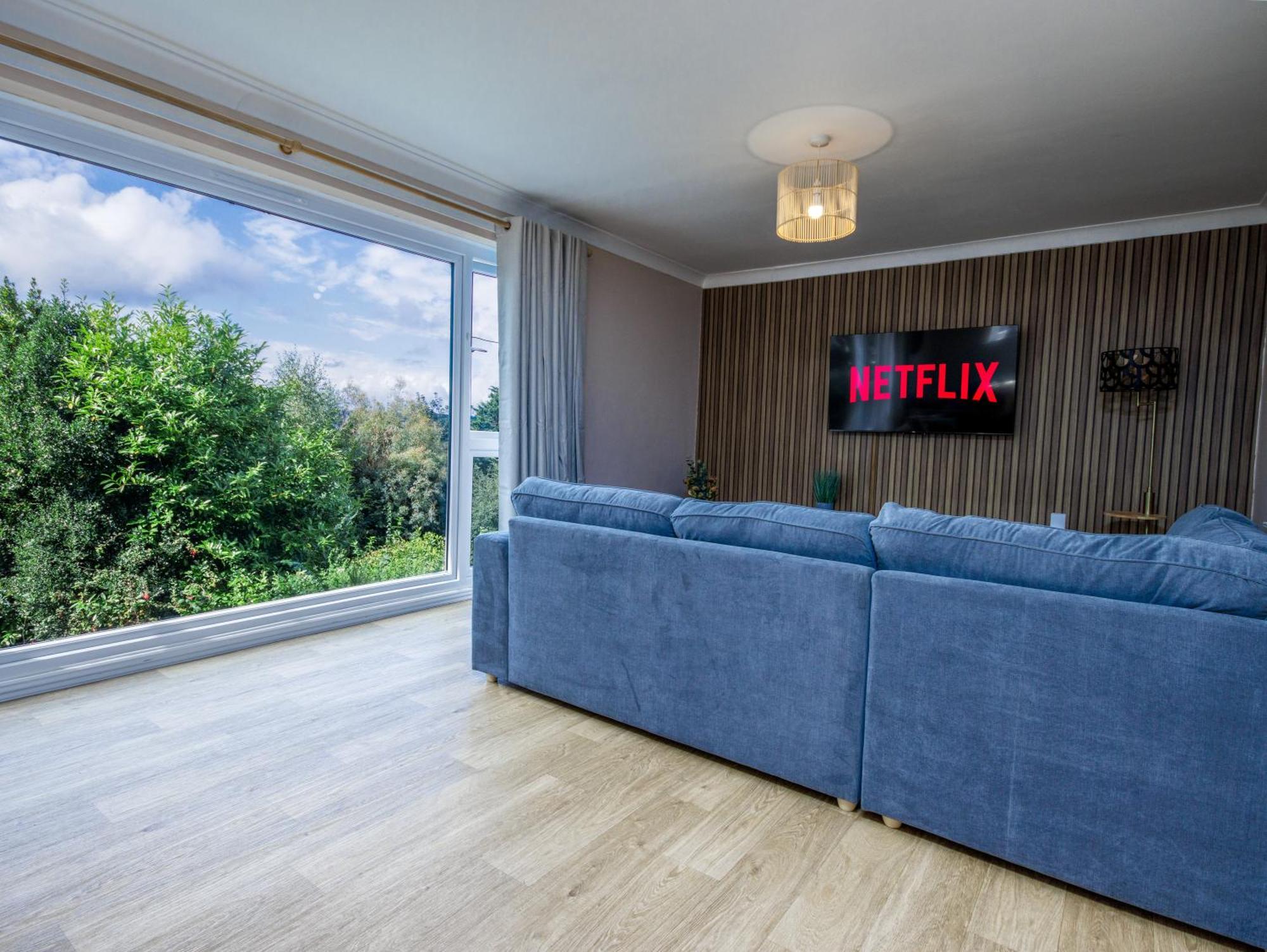 Detached House, Amazing Views, Driveway Parking * Southampton