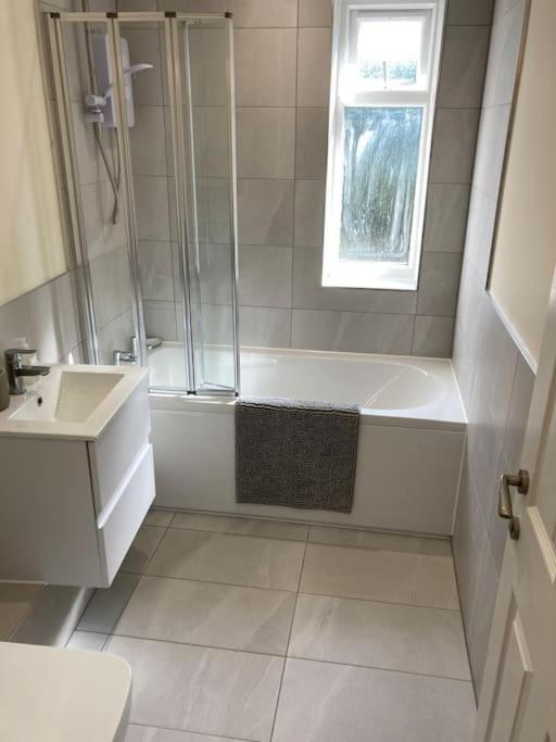 Newly Refurbished House - Centre With Parking * Southampton