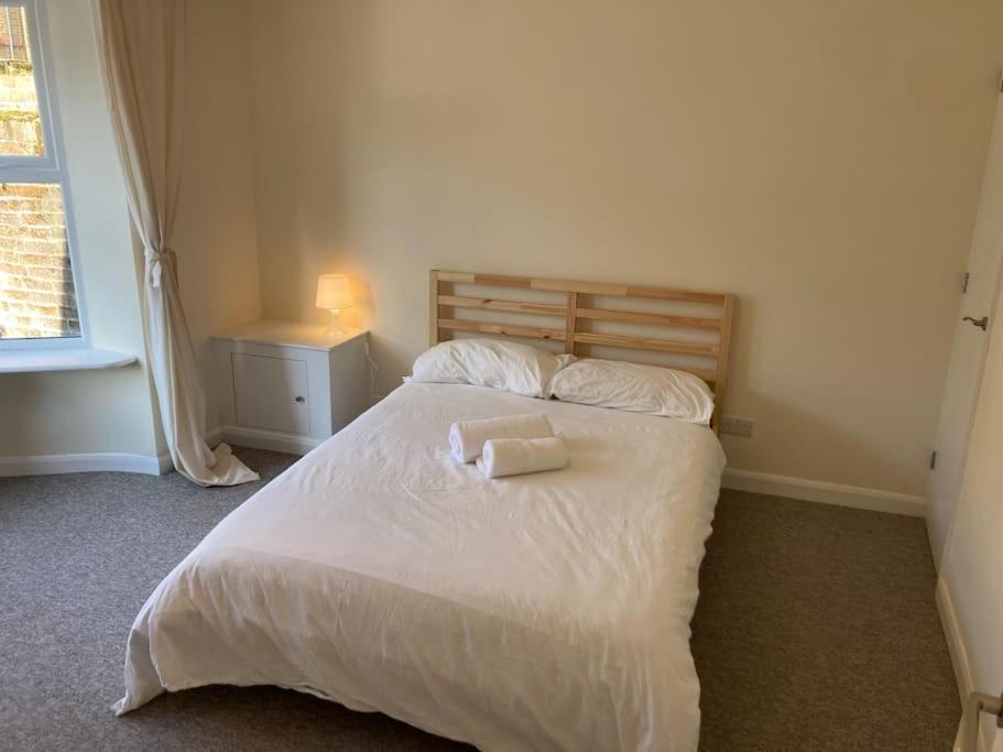 Newly Refurbished House - Centre With Parking Apartment