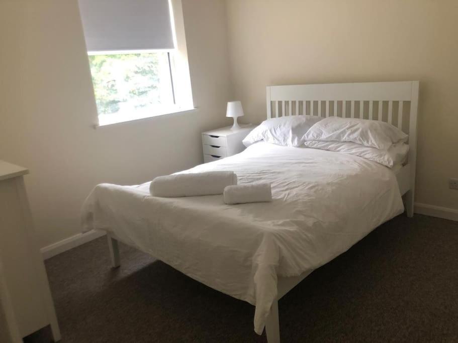Newly Refurbished House - Centre With Parking *