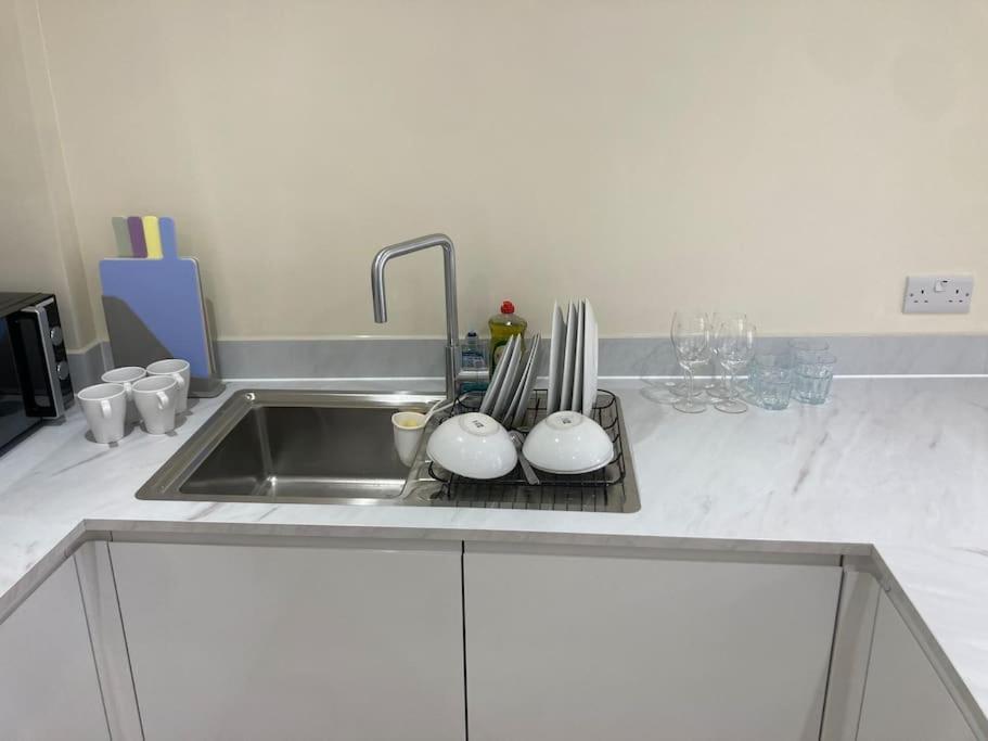 Newly Refurbished House - Centre With Parking Apartment