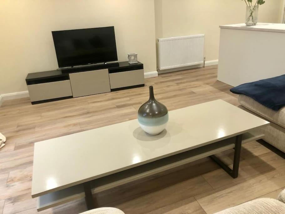 Newly Refurbished House - Centre With Parking *