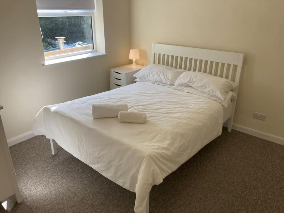 Newly Refurbished House - Centre With Parking
