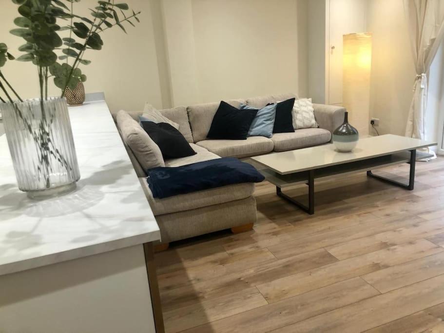 Apartment Newly Refurbished House - Centre With Parking *