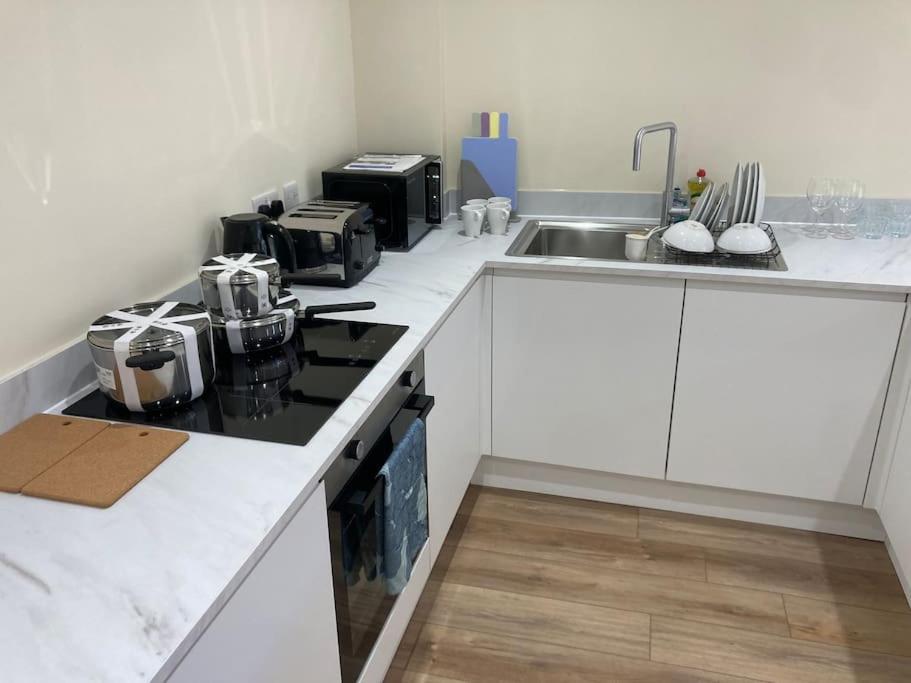 Newly Refurbished House - Centre With Parking *