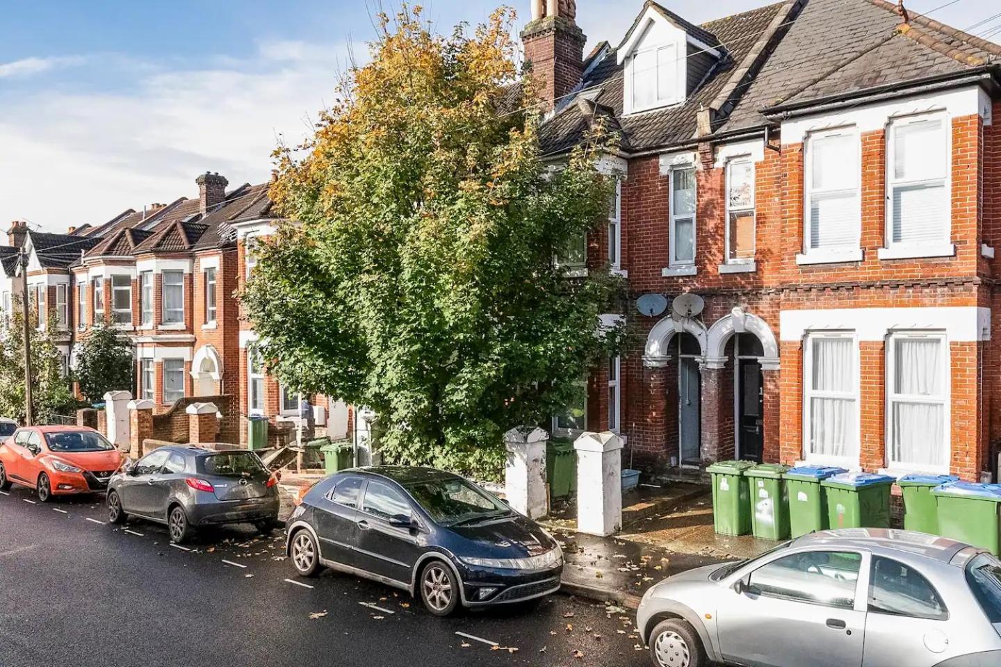 Long Stay! Cozy 1 Bed In Centre, Close To Centre, General Hospital, With Parking Apartment *