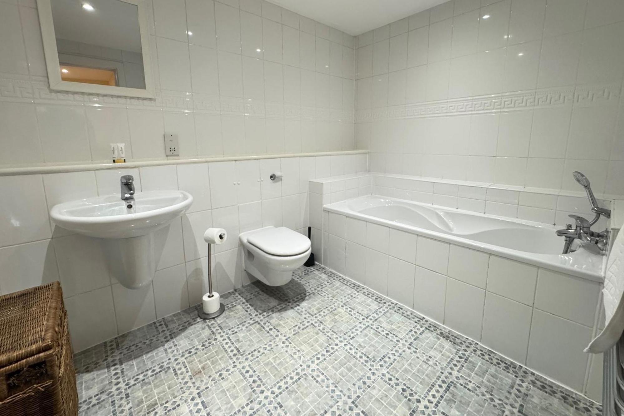 The Greenwich - Two Bedroom With Parking, Close To Ferry Terminals * Southampton