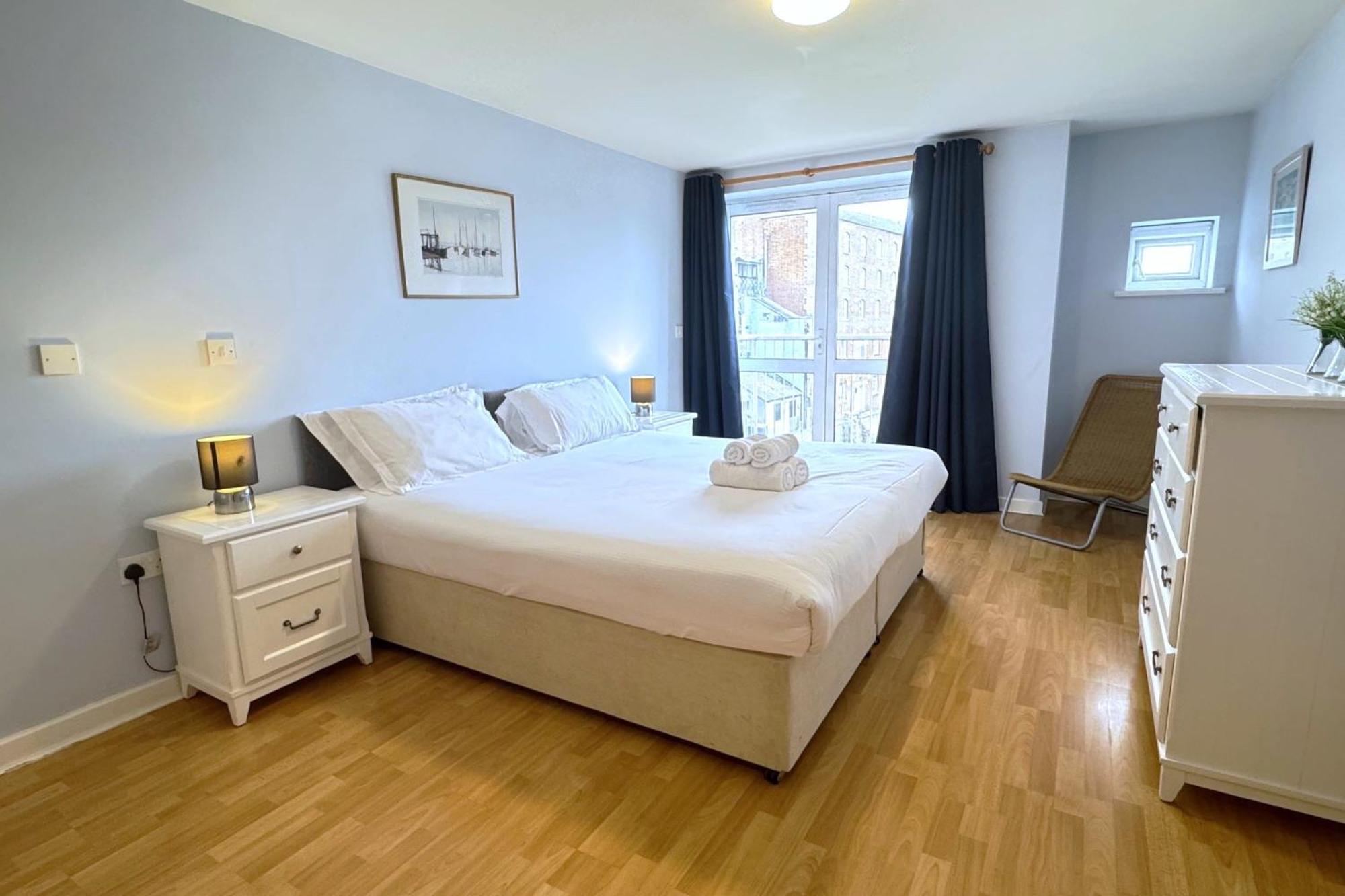 The Greenwich - Two Bedroom With Parking, Close To Ferry Terminals *