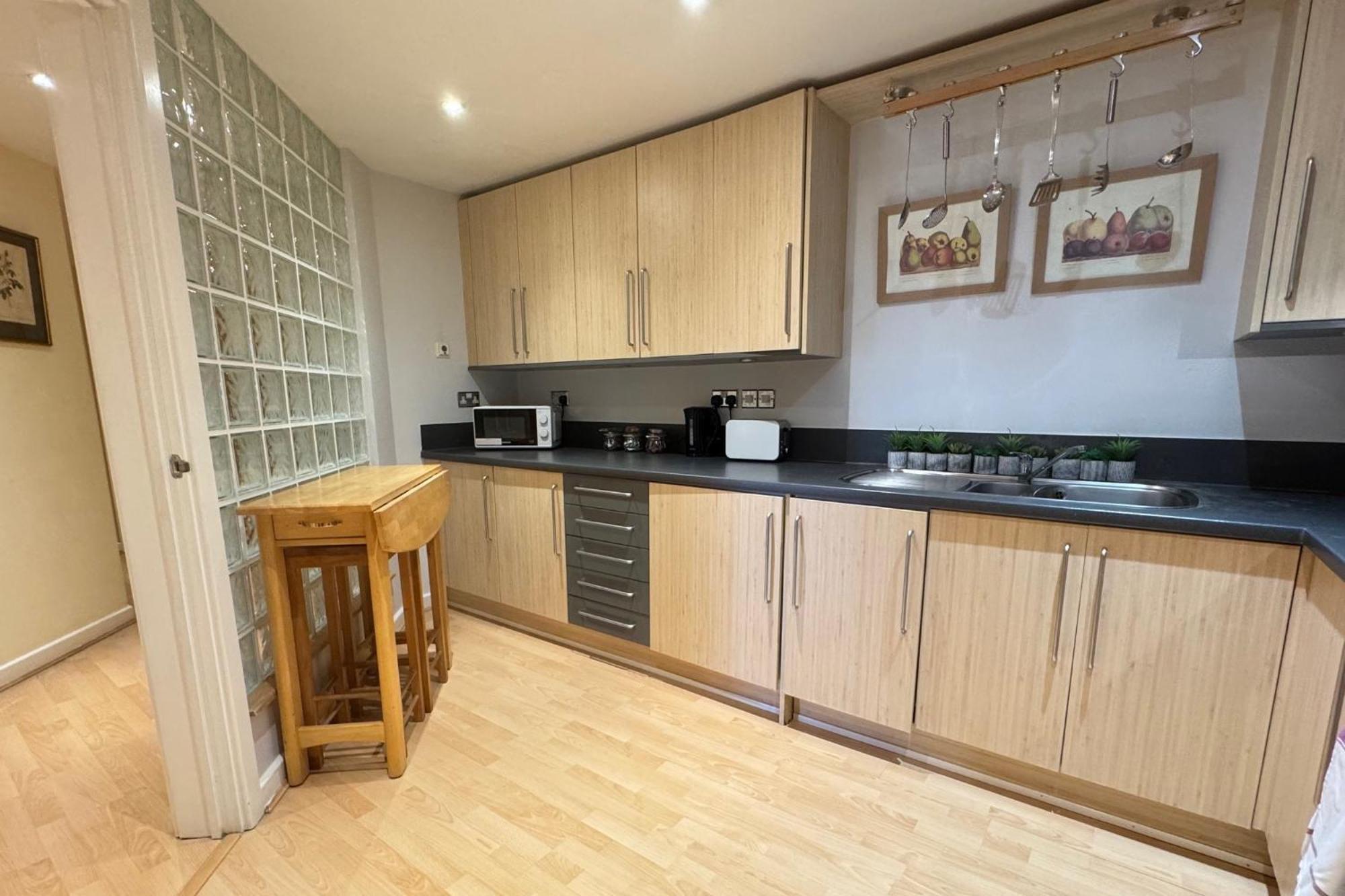 The Greenwich - Two Bedroom With Parking, Close To Ferry Terminals * Southampton