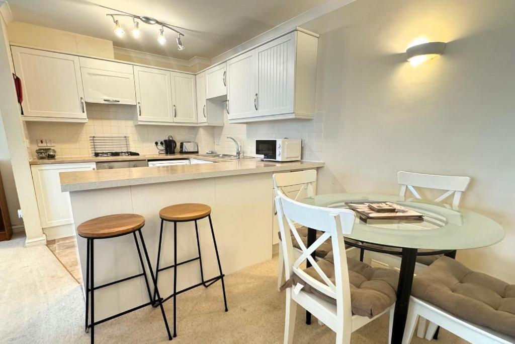Osborne House - One Bedroom Ground Floor With Parking Apartment Southampton