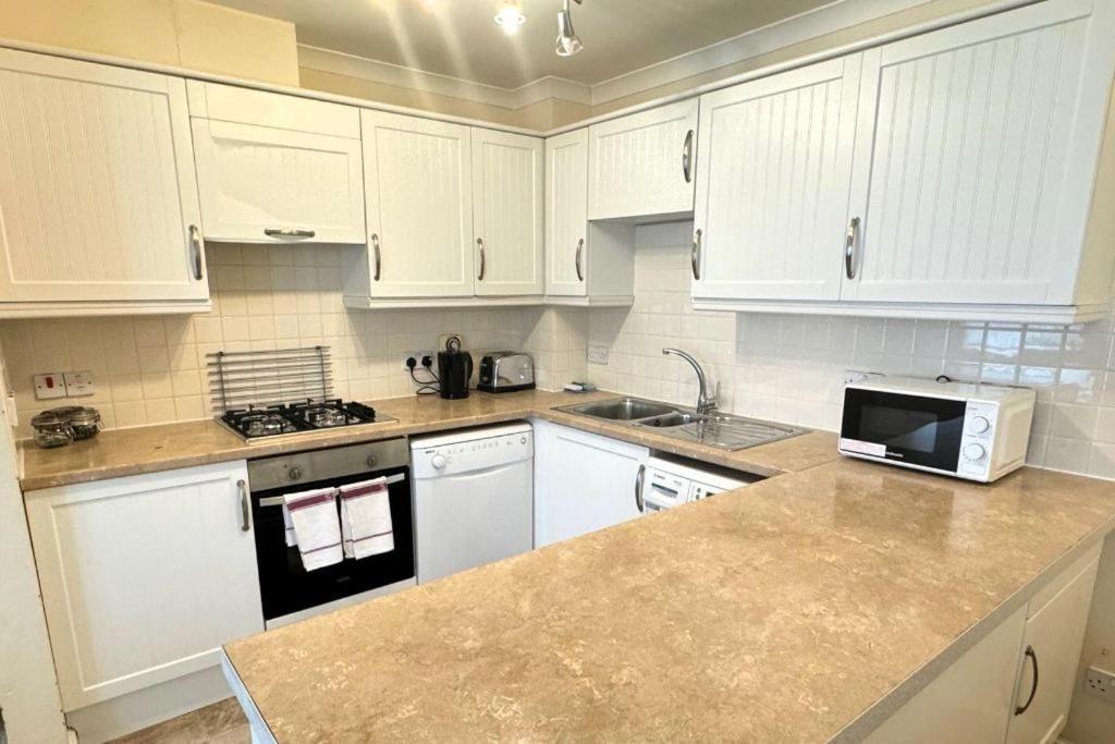 Osborne House - One Bedroom Ground Floor With Parking Apartment
