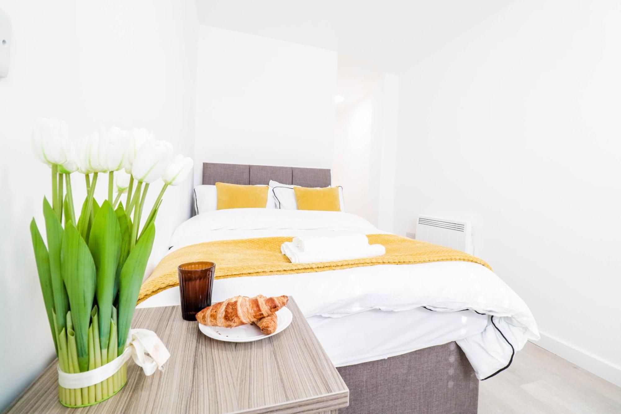 Compact & Bright Flats! Comfortable * Southampton