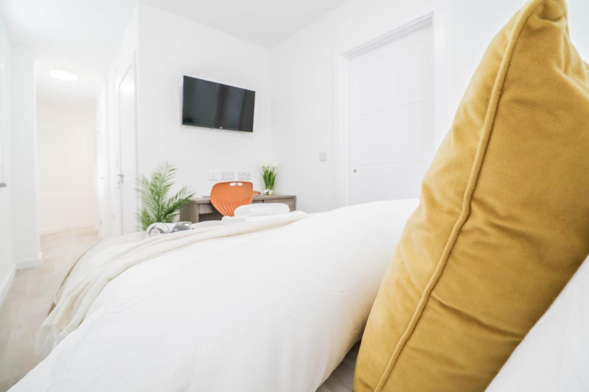 Compact & Bright Flats! Comfortable * Southampton