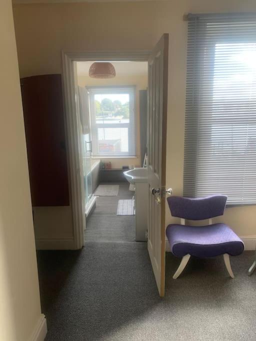 Stylish 2 Bed Riverside House, 2 Kingsize Beds, Free Parking * Southampton