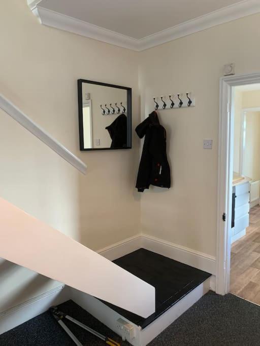 Stylish 2 Bed Riverside House, 2 Kingsize Beds, Free Parking Holiday home Southampton