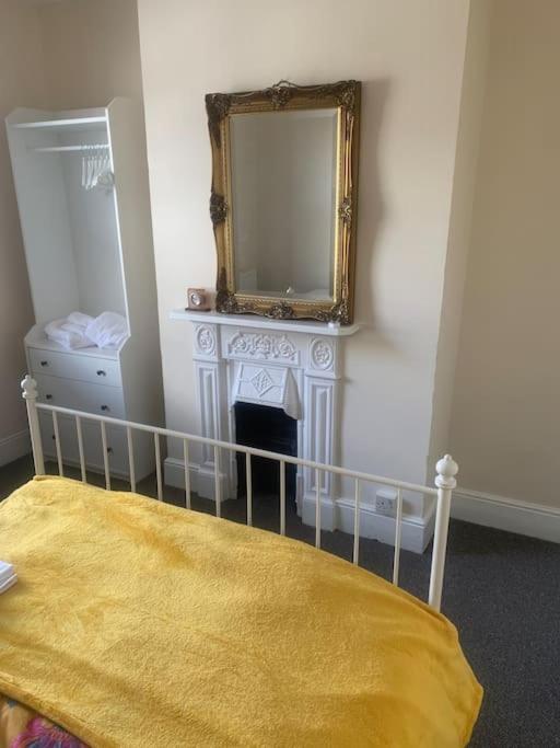 Stylish 2 Bed Riverside House, 2 Kingsize Beds, Free Parking * Southampton