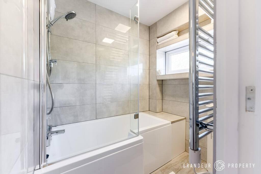 Leaside House By Grandeur Holiday home Southampton