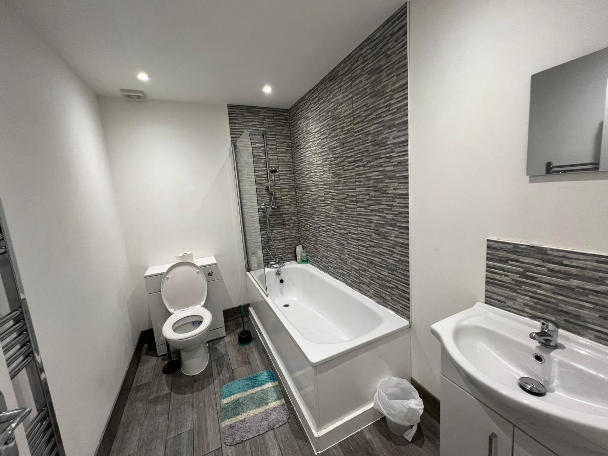 Guest house The Coral Southampton, Family Rooms, Suitable For Contractors