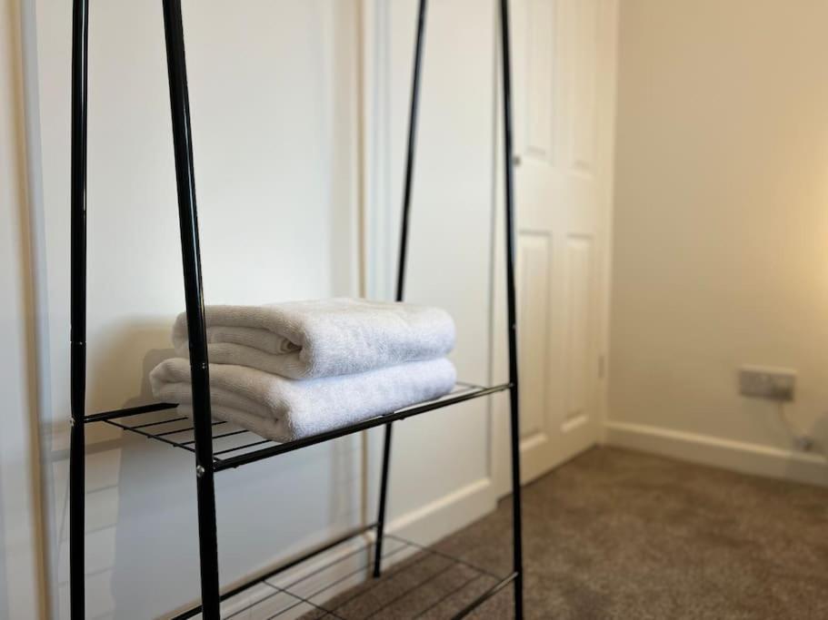Entire Newly Renovated House -Southampton City - Private Driveway Parking - 4 Bedrooms 5 Beds Sleeps 7 - Great For Friends, Families & Contractors Holiday home