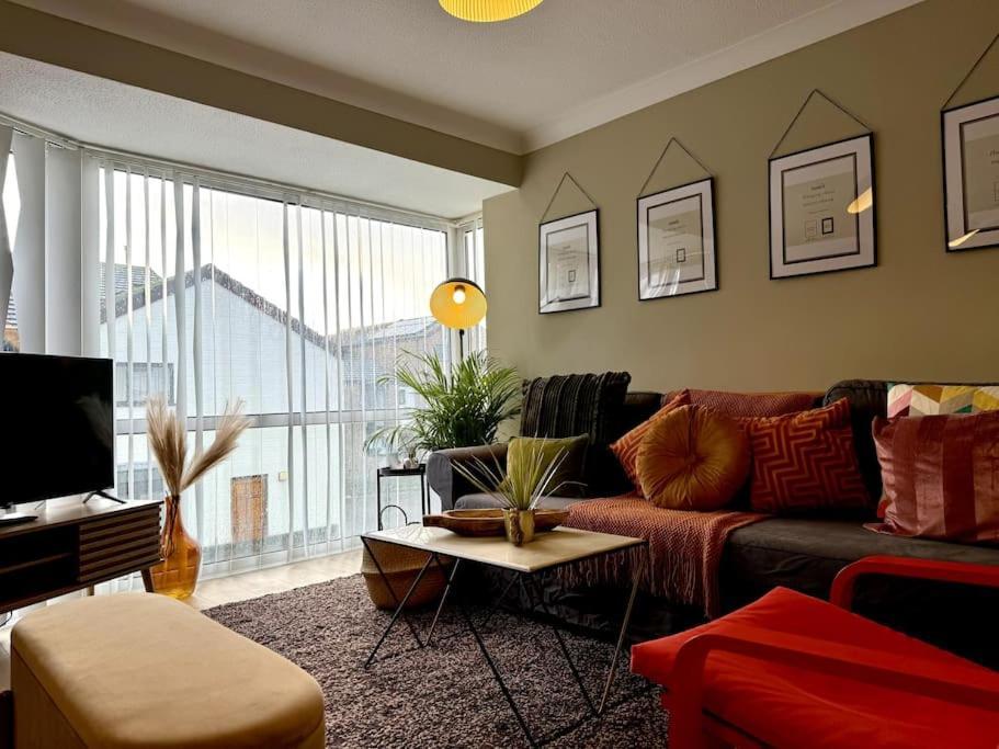Boho Modern Entire House In Southampton