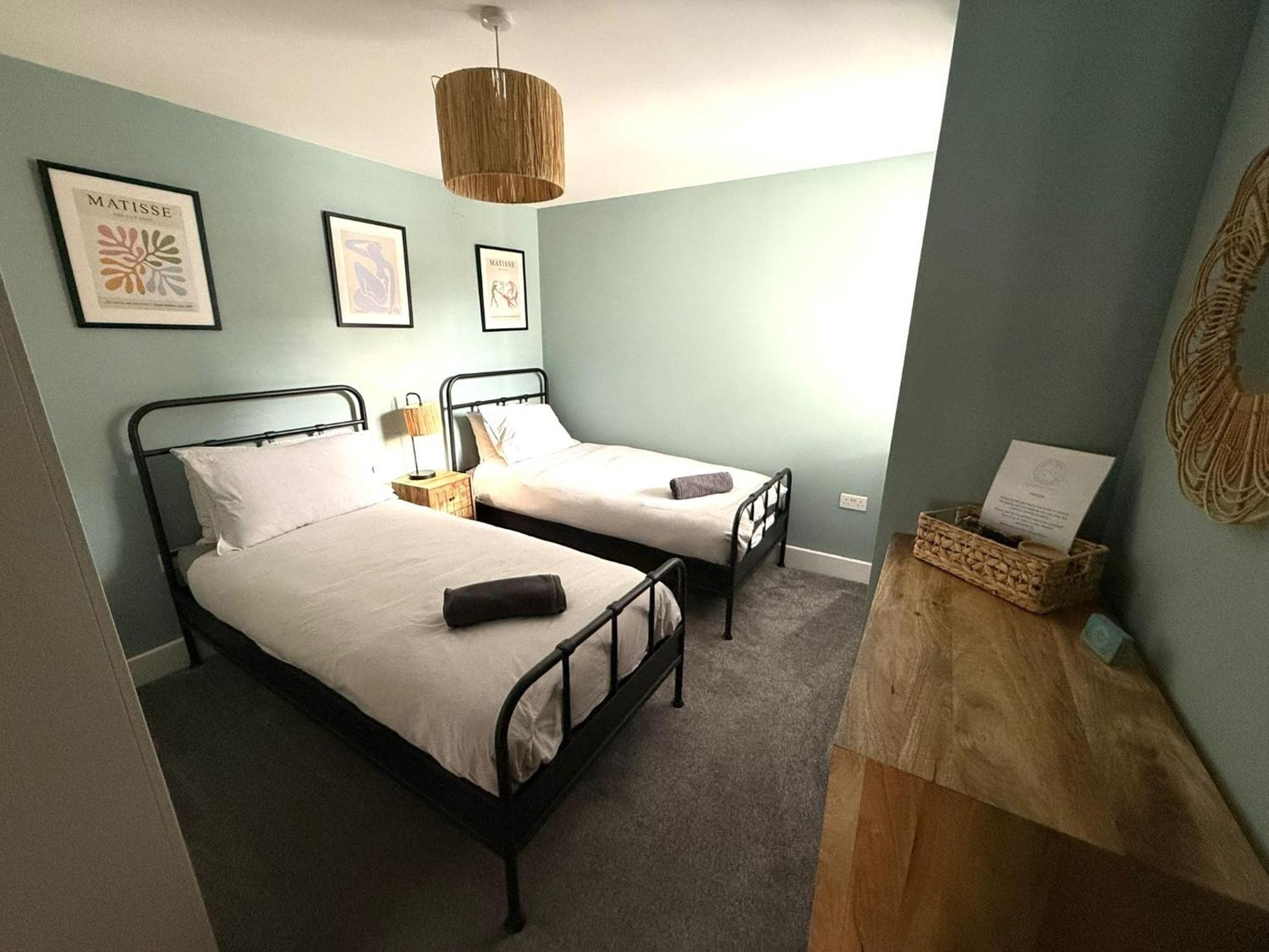 X-large Two Bedroom & Two Bathroom With Free Evening Parking Apartment