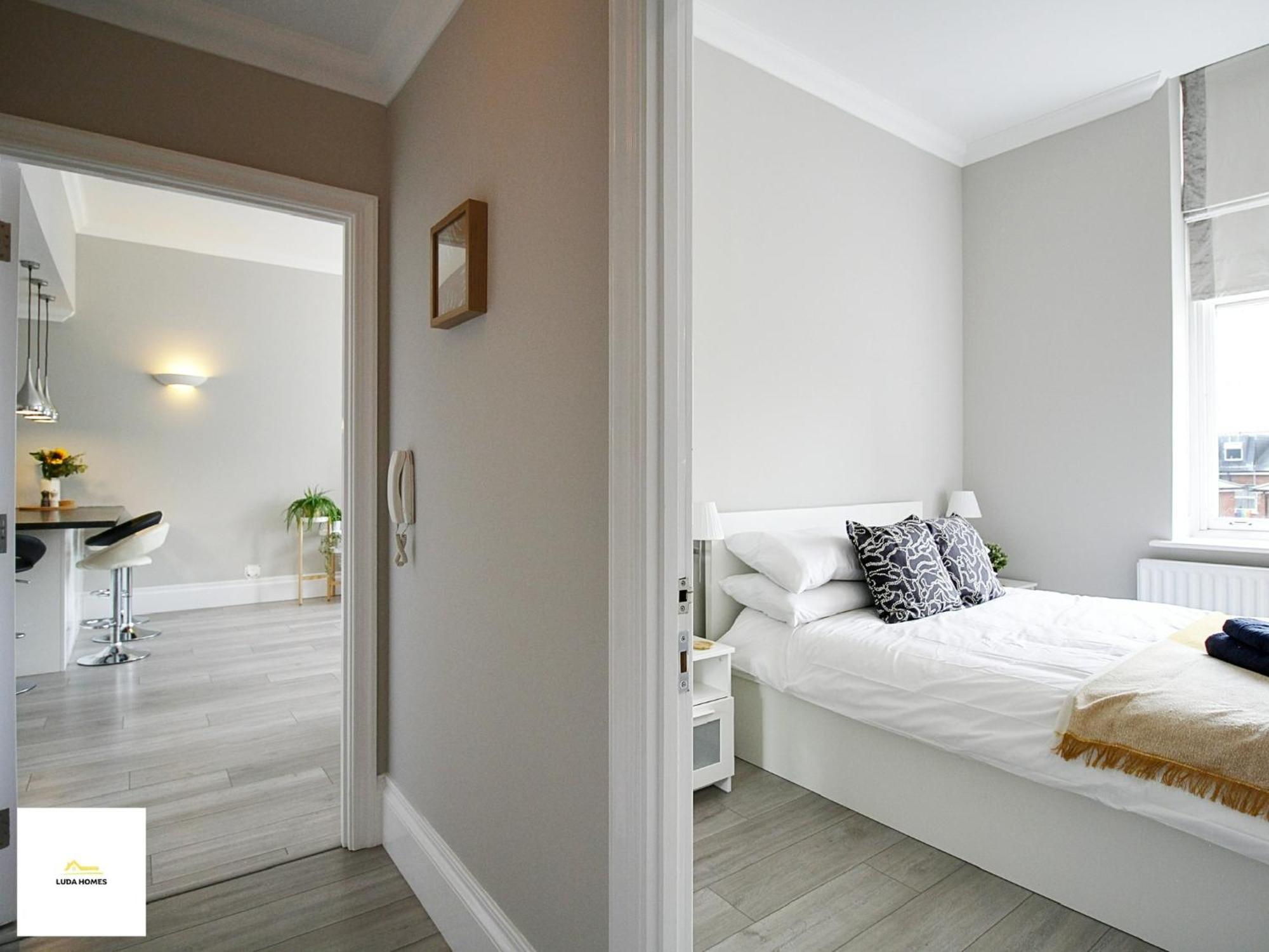 Beautiful Centre Aprt/sleeps 8/w Parking Southampton