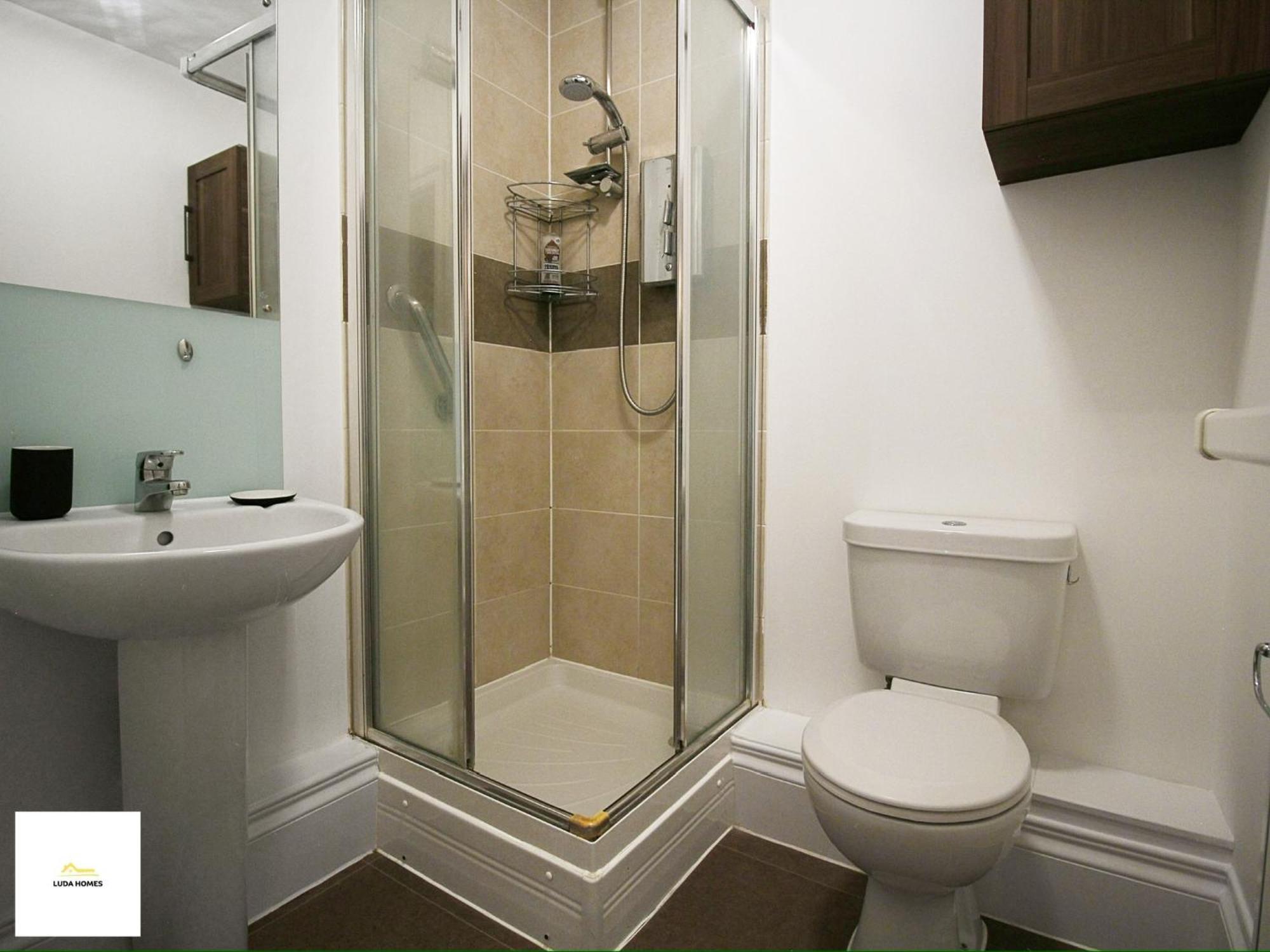Beautiful Centre Aprt/sleeps 8/w Parking