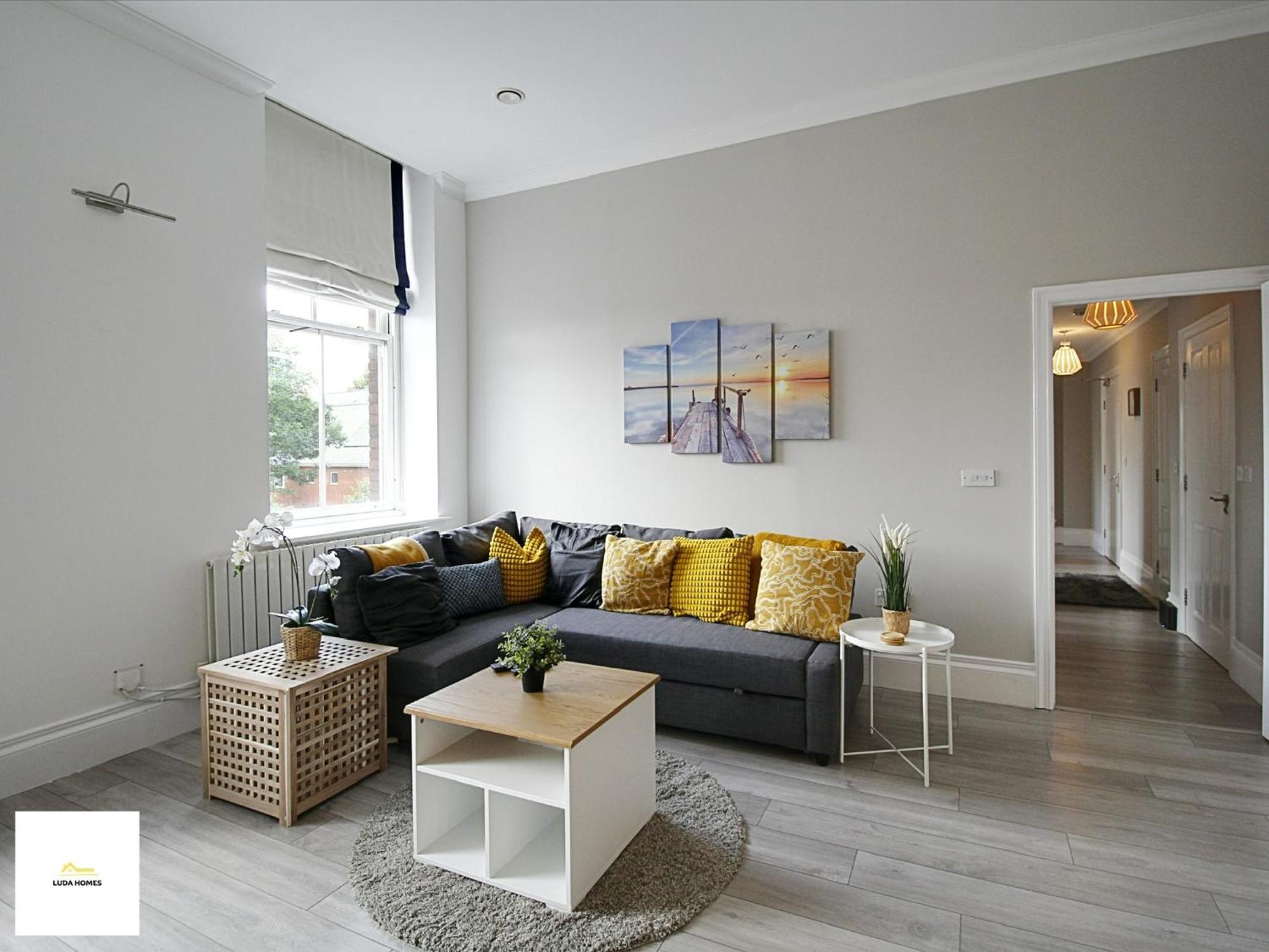Beautiful Centre Aprt/sleeps 8/w Parking