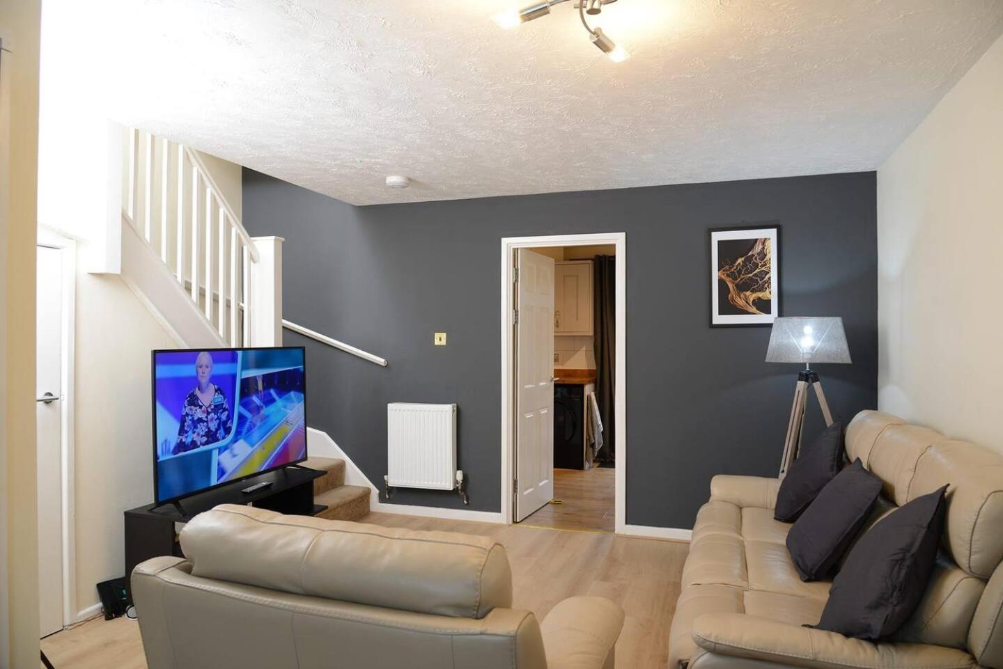Holiday home West With Workspace And Fast Internet