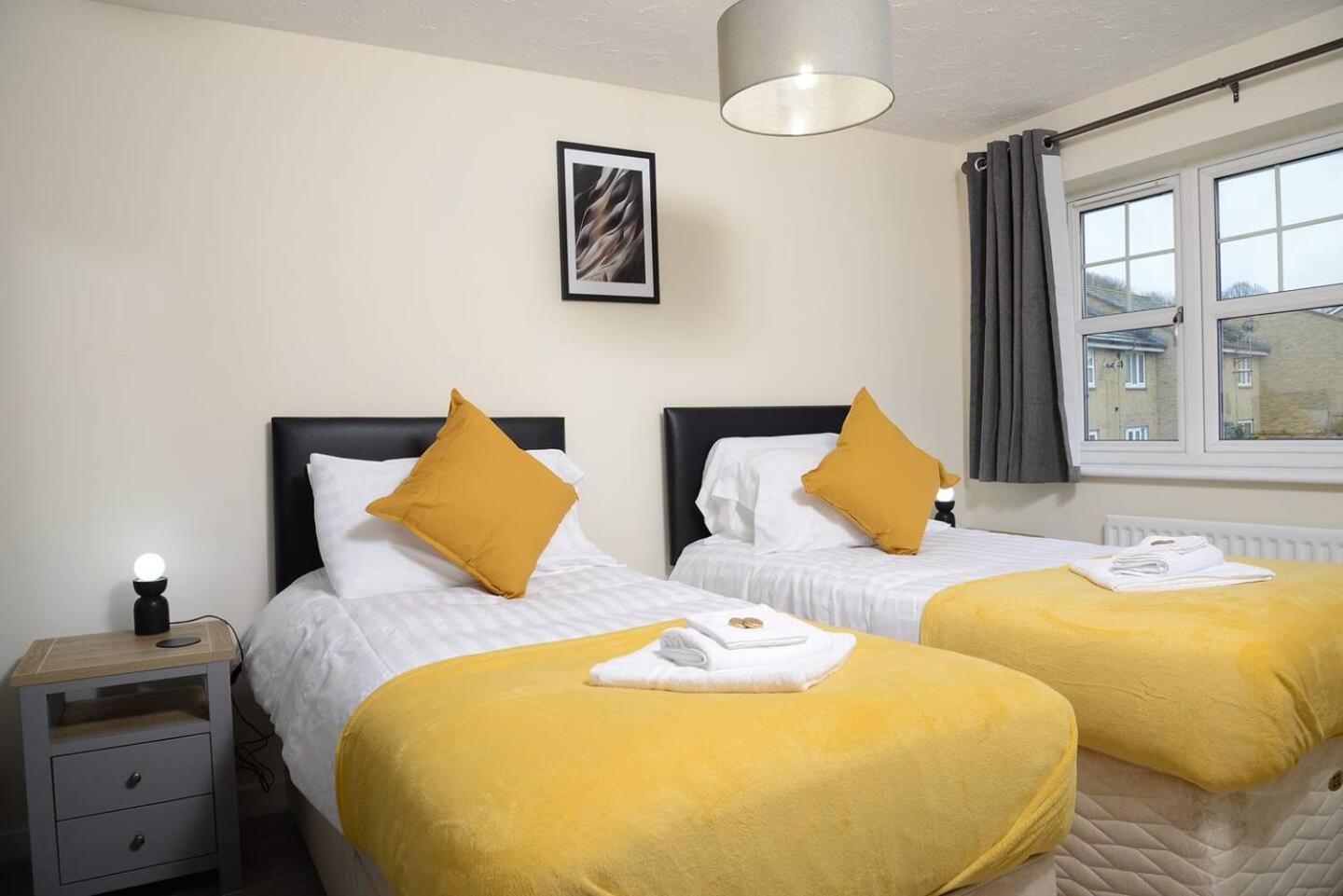 West With Workspace And Fast Internet Holiday home Southampton
