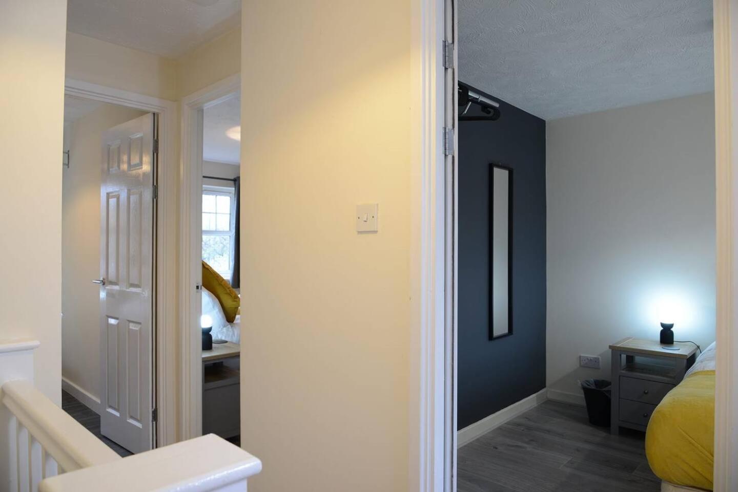 West With Workspace And Fast Internet Southampton