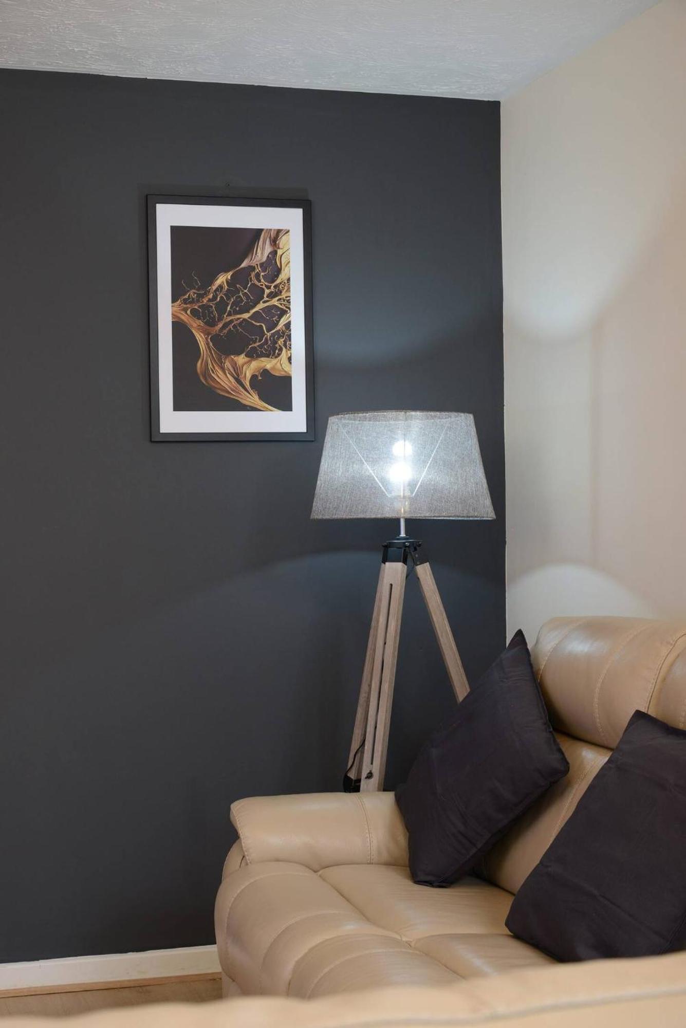 West With Workspace And Fast Internet Southampton