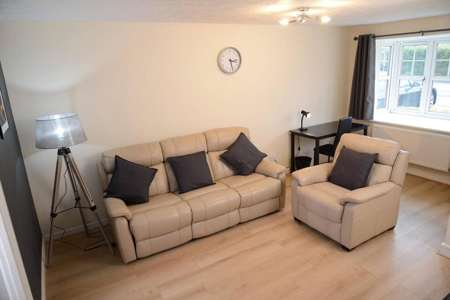 West With Workspace And Fast Internet Holiday home