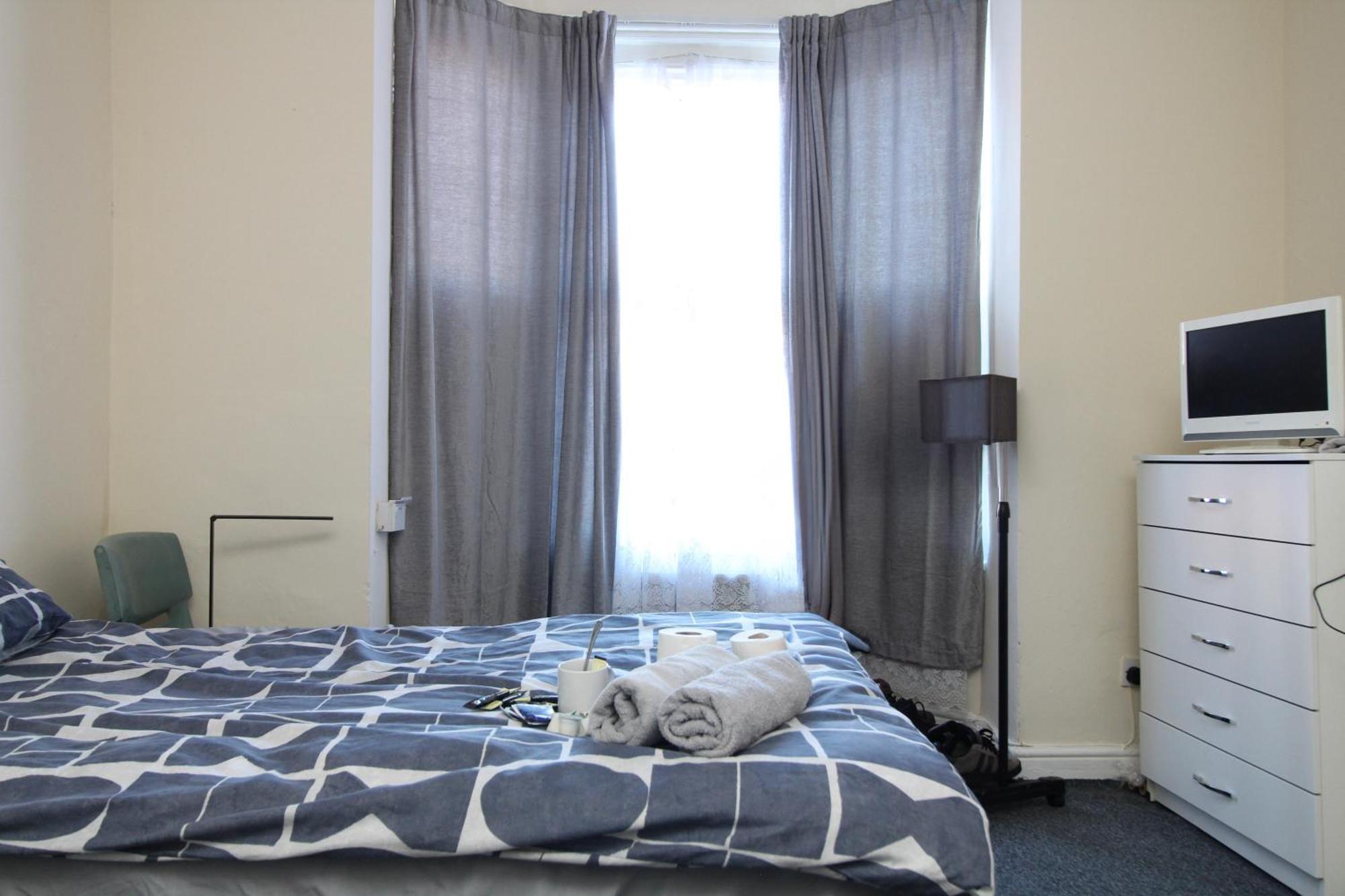 Guest house Stafford Road 1