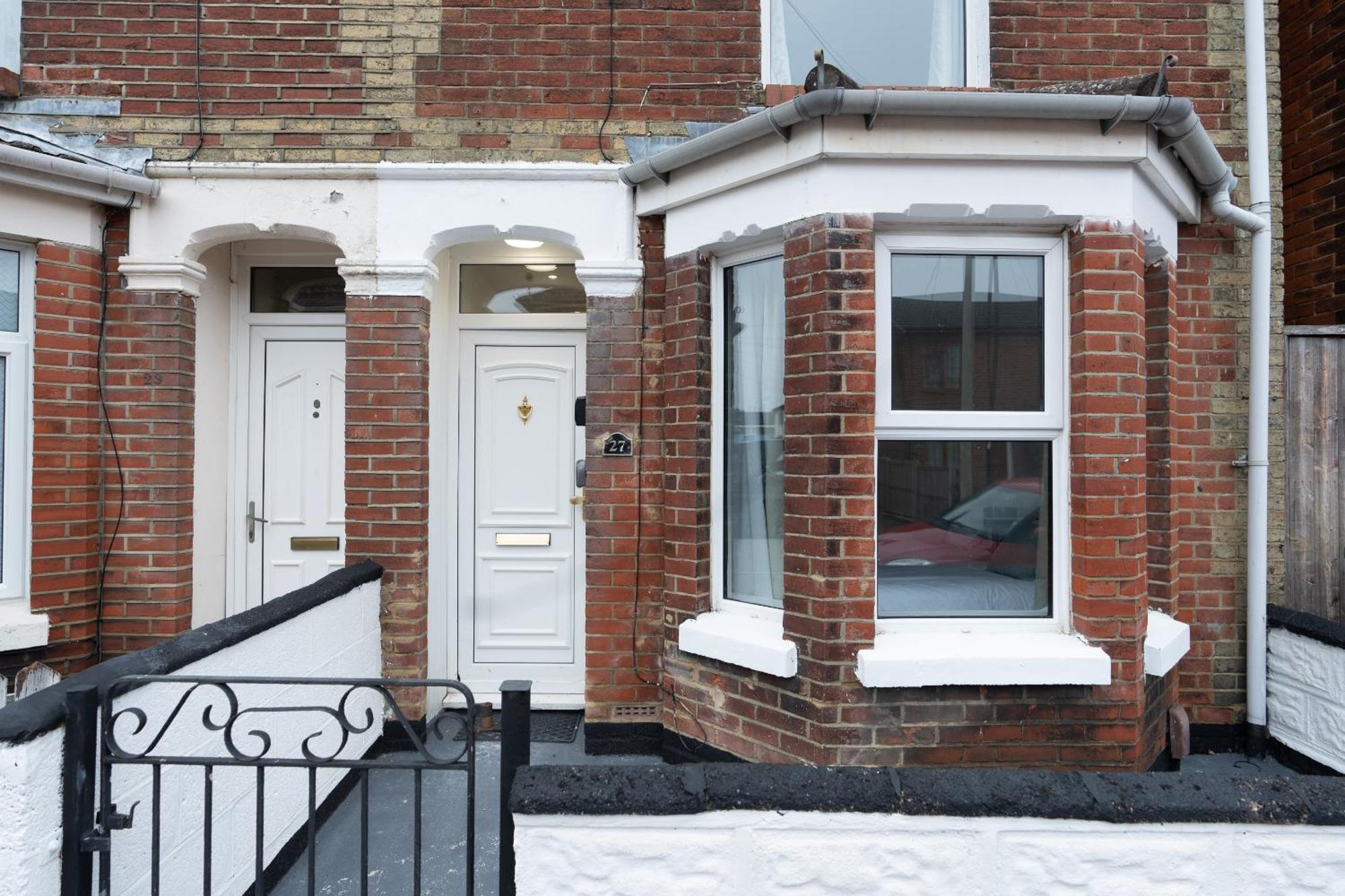 The Albany - 4br 2bath House Up To 7 Guests - Free Parking - Big Garden - Smart Tv - Ideal For Contractors And Family