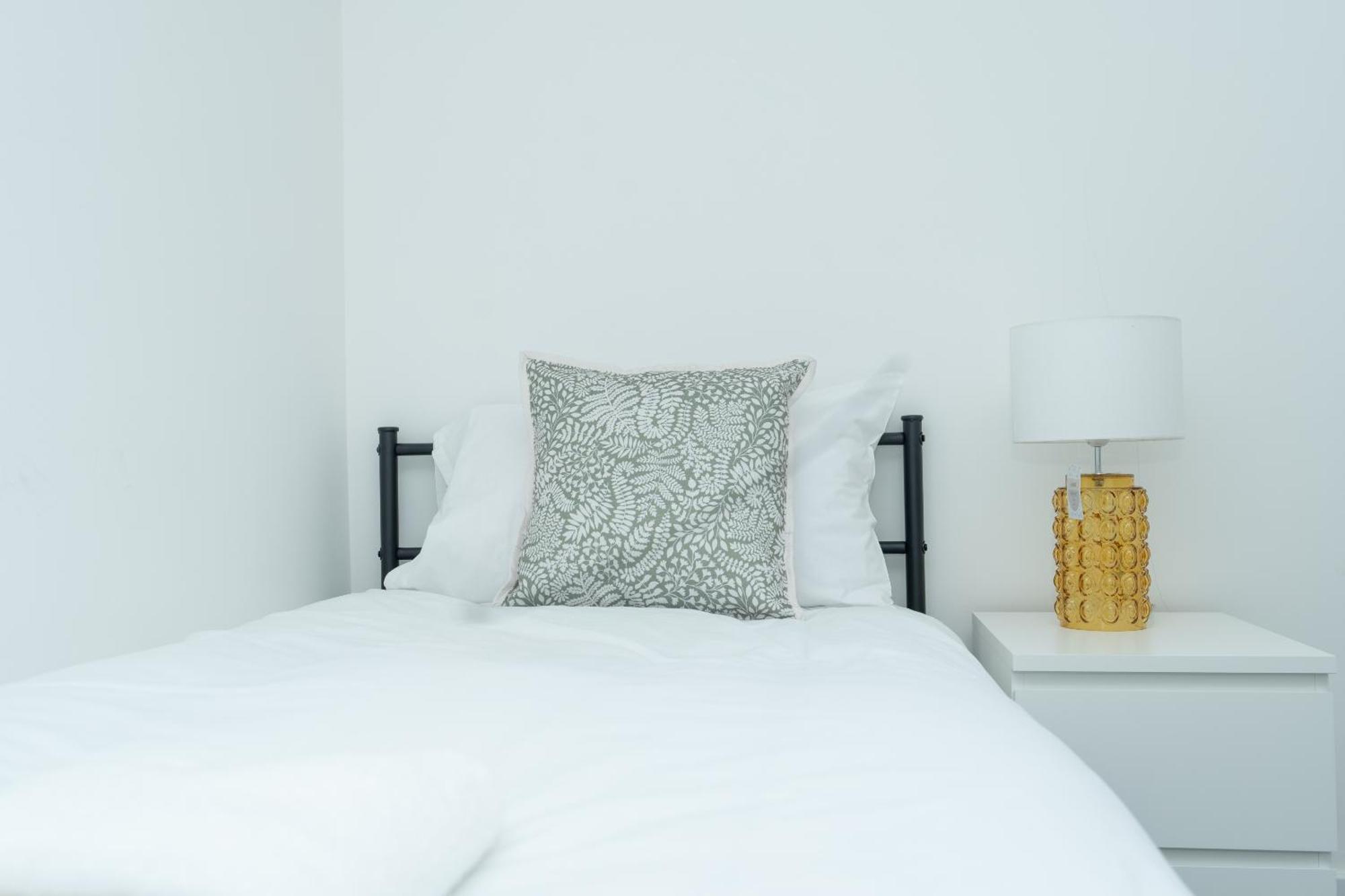 The Albany - 4br 2bath House Up To 7 Guests - Free Parking - Big Garden - Smart Tv - Ideal For Contractors And Family Holiday home Southampton