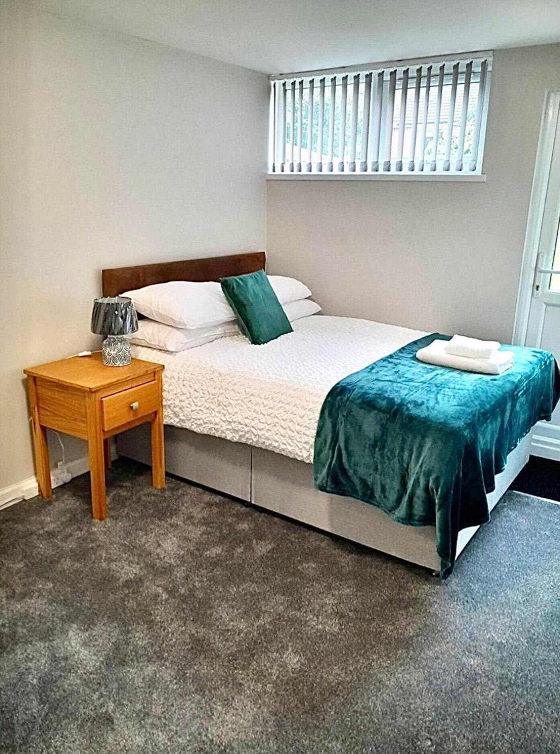 Guest house The Coral Southampton, Family Rooms, Suitable For Contractors