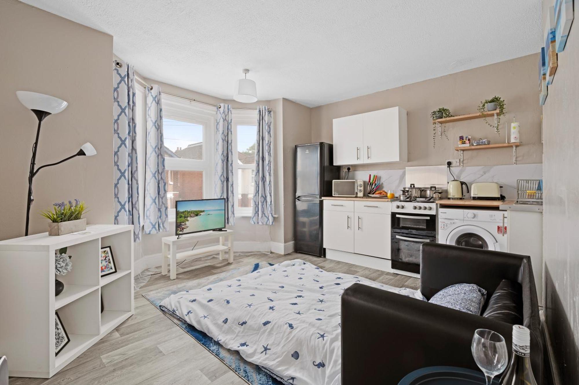 Apartamento 1 Bed, Close To Train Station & Common Park, Sleeps 3 *