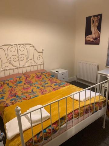 Stylish 2 Bed Riverside House, 2 Kingsize Beds, Free Parking Southampton