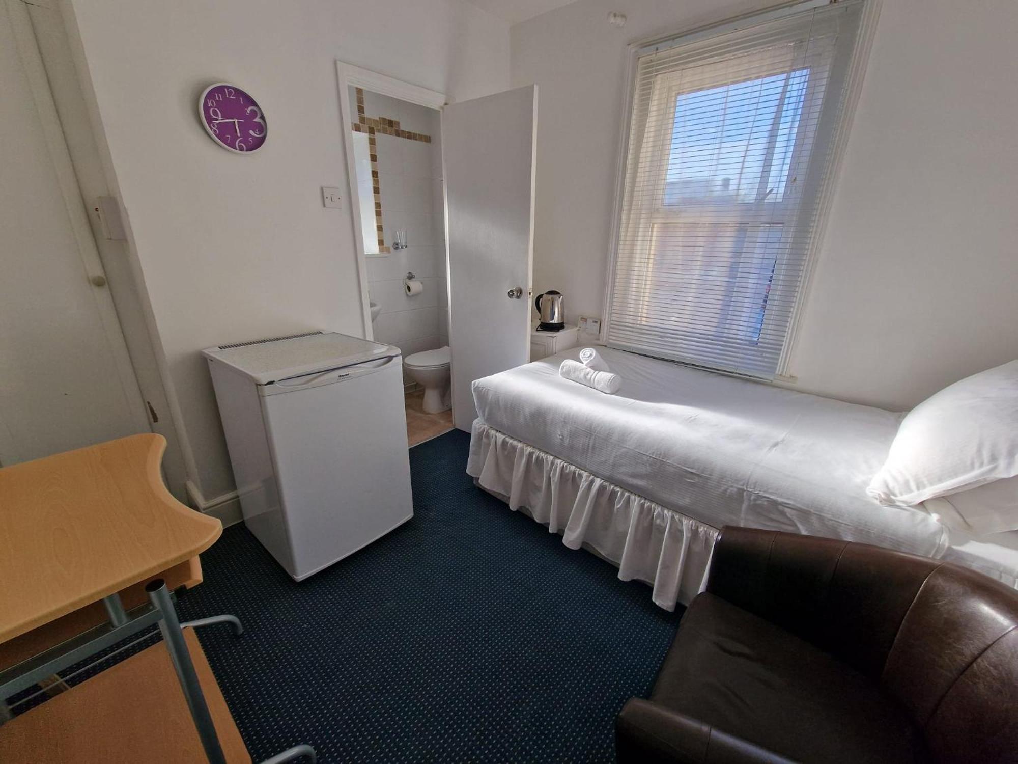 Small Near Ocean Village Apartment Southampton