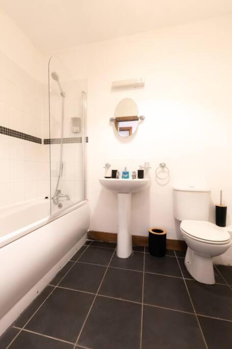 Apartment Noir - 2 Bedroom Flat - Sleeps 5 With Parking Southampton