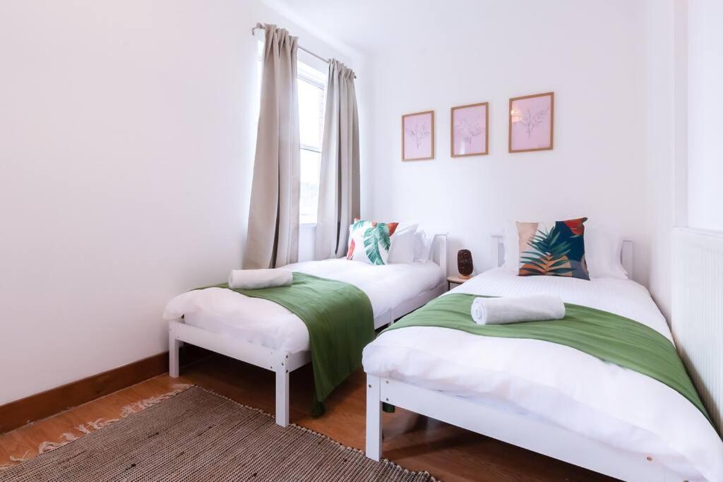 Noir - 2 Bedroom Flat - Sleeps 5 With Parking Southampton