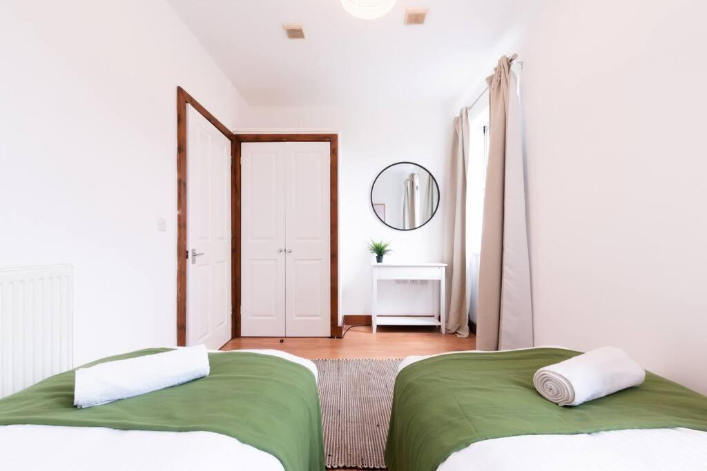 Apartment Noir - 2 Bedroom Flat - Sleeps 5 With Parking Southampton