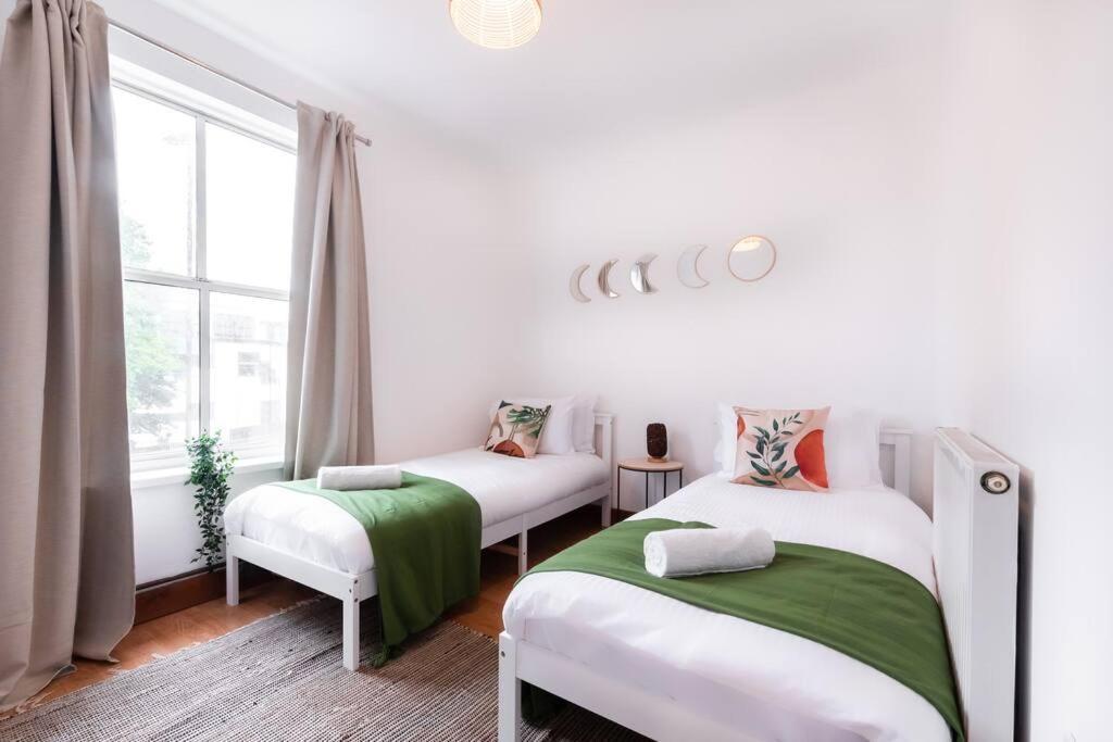 Noir - 2 Bedroom Flat - Sleeps 5 With Parking Apartment