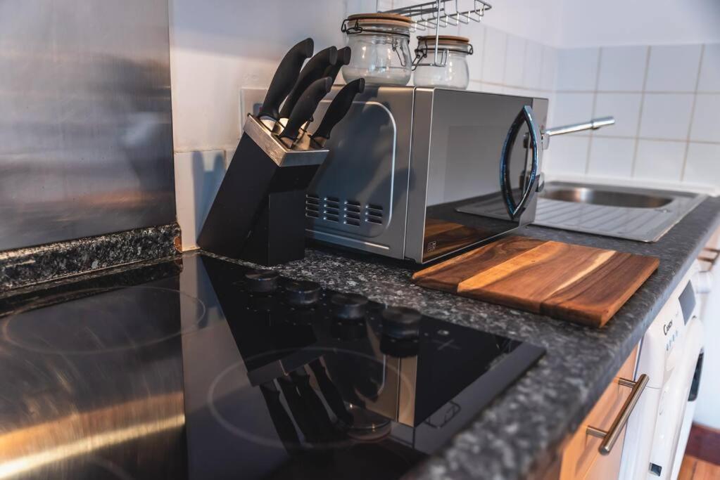 Apartment Noir - 2 Bedroom Flat - Sleeps 5 With Parking Southampton