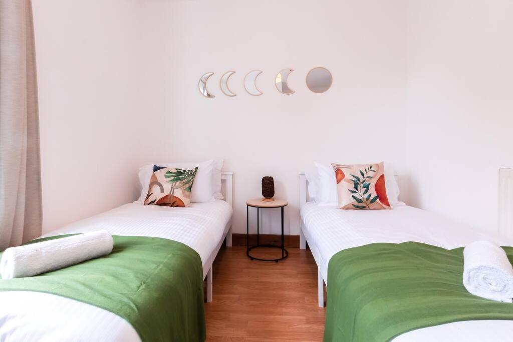Noir - 2 Bedroom Flat - Sleeps 5 With Parking Southampton