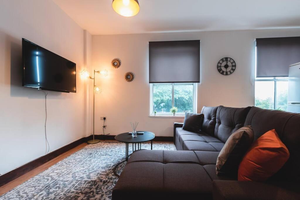 Noir - 2 Bedroom Flat - Sleeps 5 With Parking Southampton